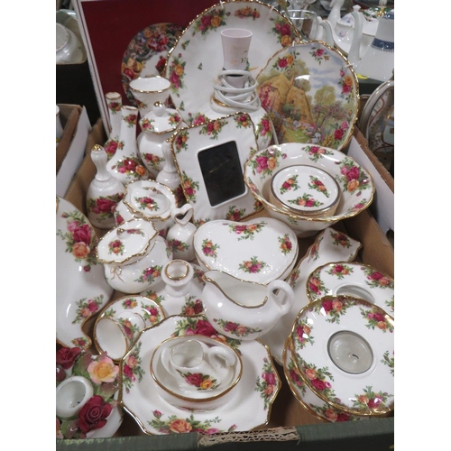 87 - A TRAY OF ASSORTED ROYAL ALBERT OLD COUNTRY ROSES TRINKET BOXES ETC