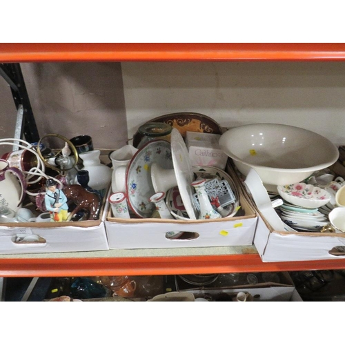 171 - THREE TRAYS OF ASSORTED CERAMICS TO INCLUDE A RALPH LAUREN COMPORT, CROWN DEVON FIELDINGS MUSICAL JU... 