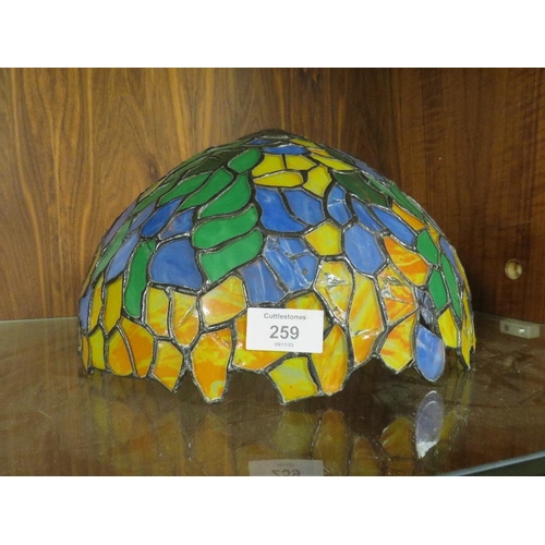 259 - A VINTAGE TIFFANY STYLE LAMP SHADE A/F