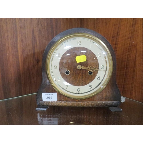 261 - A VINTAGE OAK CASED SMITHS MANTLE CLOCK