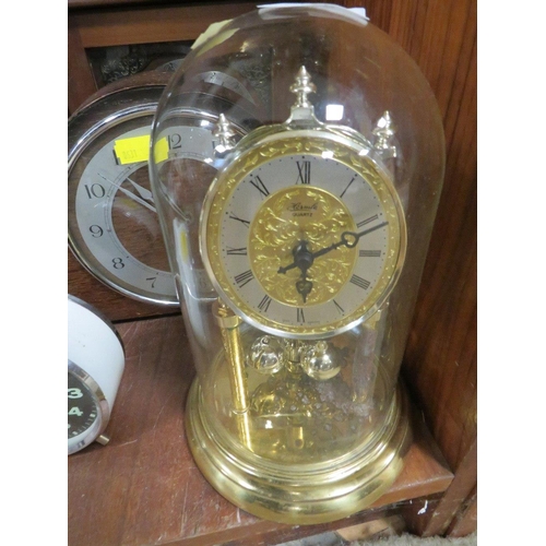 270 - A SELECTION OF CLOCKS TO INCLUDE A VINTAGE INGERSOL IL LUMINOUS DIAL ALARM CLOCK (4)