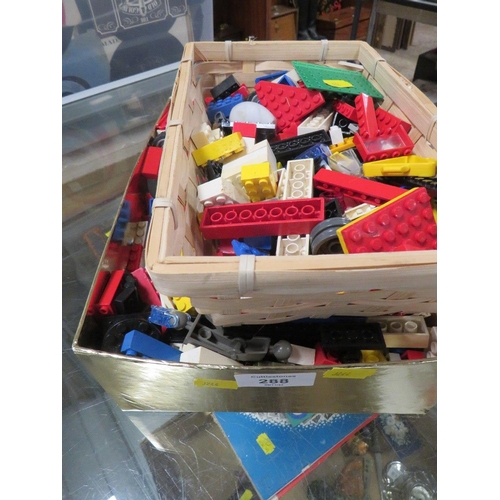 288 - A SMALL QUANTITY OF VINTAGE LEGO