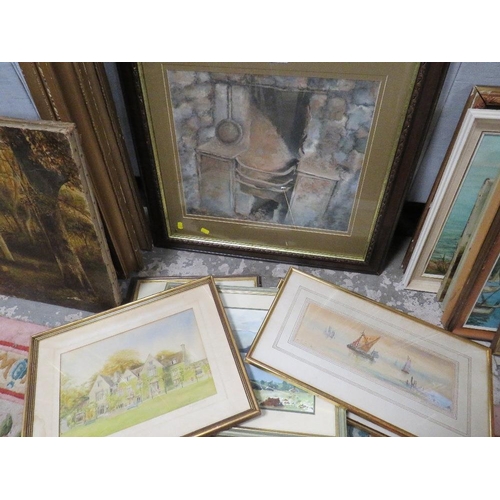 32 - A COLLECTION OF SIX ASSORTED FRAMED WATER COLOURS AND PASTELS TO INCLUDE SAILING BOATS