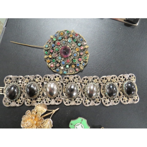 323 - A QUANTITY OF VINTAGE FILIGREE JEWELLERY ETC