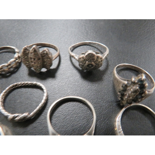 324 - SEVENTEEN ASSORTED VINTAGE SILVER RINGS