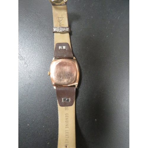 328 - A HALLMARKED 9 CARAT GOLD WRISTWATCH ON A LEATHER STRAP