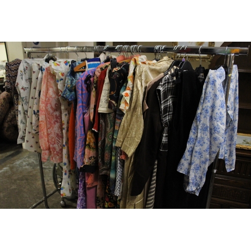 192 - A COLLECTION OF ASSORTED VINTAGE CLOTHING COMPRISING SHIRTS, BLOUSES, DAY DRESSES ETC. TO INCLUDE 19... 