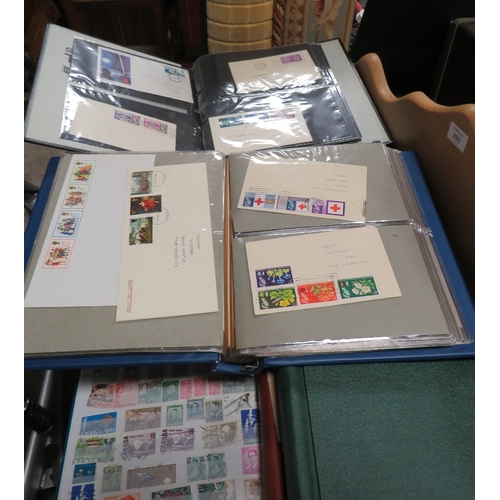 185 - A TRAY CONTAINING TWO FIRST DAY COVER ALBUMS, TWO STAMP ALBUMS. ONE STAMP STOCKBOOK CONTAINING WORLD... 