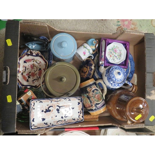 118 - TRAY OF COLLECTABLES TO INCLUDE AYNSLEY. LIMOGES , ETC WITH A TRAY OF ROYAL DOULTON PART DINNER SET