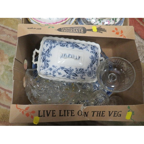 137 - THREE TRAYS OF ASSORTED CERAMICS AND GLASS TO INCLUDE TEA POT , JUGS ETC