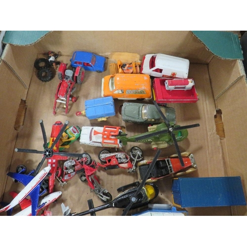 140 - TWO TRAYS OF ASSORTED DIECAST CORGI CARS, VEHICLES, MILITARY AND SMALL DIECAST AIRCRAFT