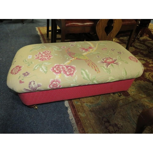 833 - AN UPHOLSTERED STOOL