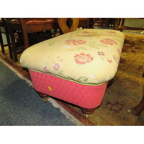 833 - AN UPHOLSTERED STOOL