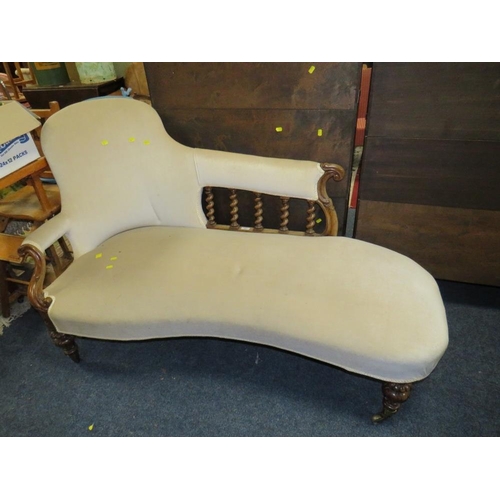 840 - AN ANTIQUE MAHOGANY OPEN SHAPED CHAISE LONGUE