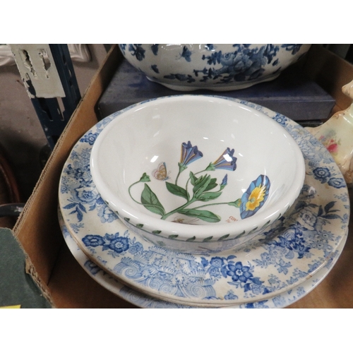 196 - A TRAY OF ASSORTED CERAMICS TO INCLUDE PORTMEIRION AND WEDGWOOD