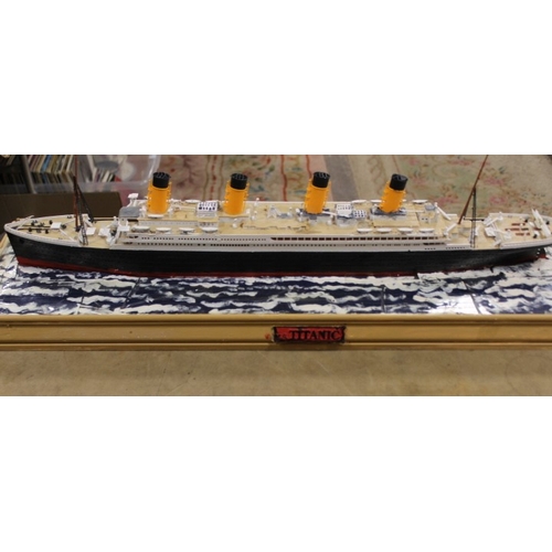 69 - A MODEL SHIP OF THE TITANIC ON PLINTH, OVERALL L 77 cm, W 21 cm