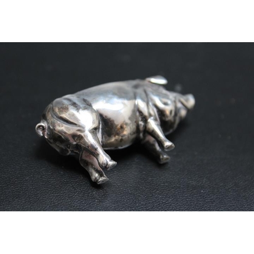 229 - A NOVELTY HALLMARKED SILVER PIG PIN CUSHION BY ADIE AND LOVEKIN LTD - BIRMINGHAM 1905. W 5.5 cmCondi... 