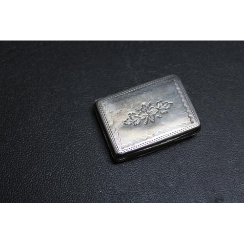 233 - A HALLMARKED SILVER VINAIGRETTE BY JOSEPH BETTERIDGE - BIRMINGHAM 1830, having replacement pierced g... 