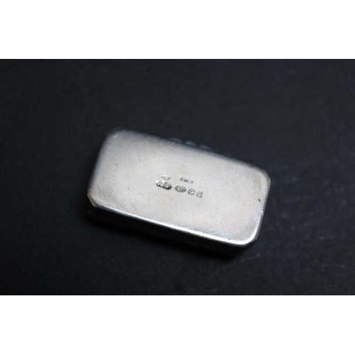 234 - A MODERN CONTINENTAL STYLE SILVER PILL BOX, with import hallmarks, decorated with typical neoclassic... 