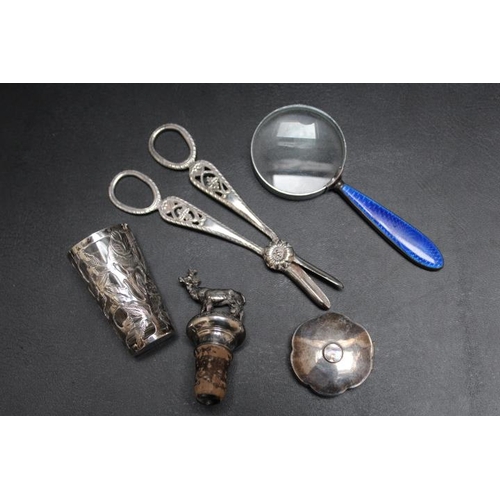 235 - A COLLECTORS LOT OF HALLMARKED AND STERLING SILVER TO INCLUDE AN ENAMEL HANDLED MAGNIFYING GLASS - L... 