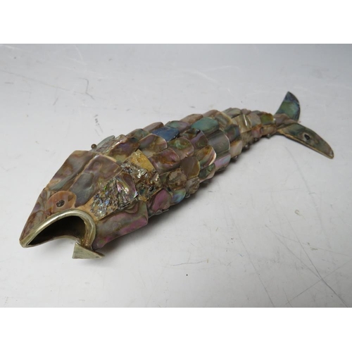 241 - A MOTHER OF PEARL ARTICULATED FISH, L 20 cm