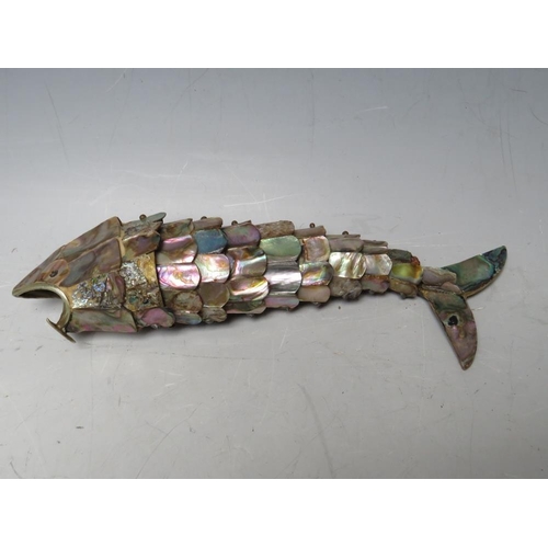 241 - A MOTHER OF PEARL ARTICULATED FISH, L 20 cm