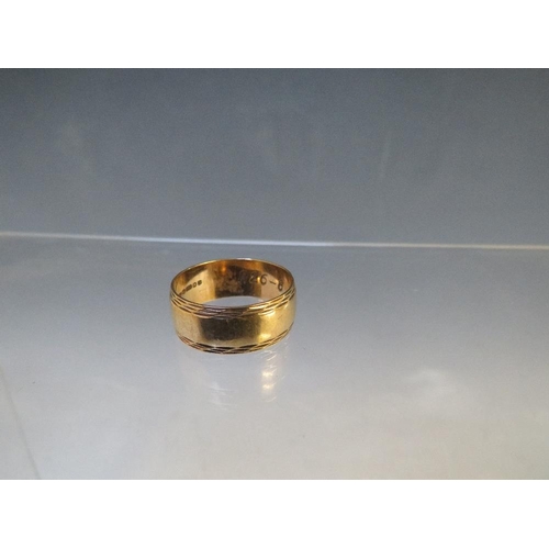 246 - A HALLMARKED 9CT GOLD WEDDING BAND, approximate weight 4.07 g, ring size Q ½