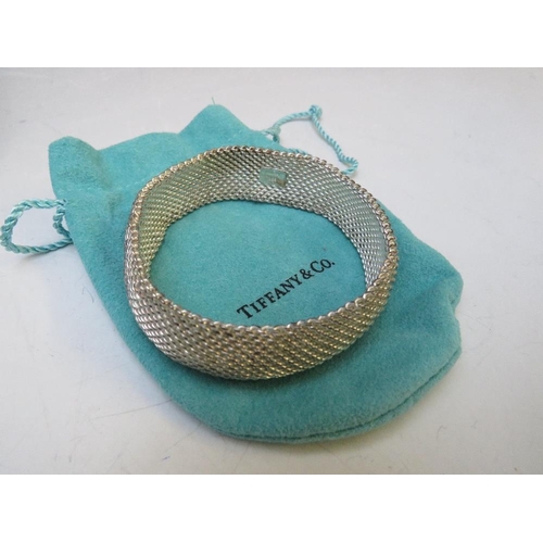 266 - A TIFFANY & Co. 925 SILVER MESH BRACELET, together with a matching Tiffany & Co. silver mesh ring, a... 