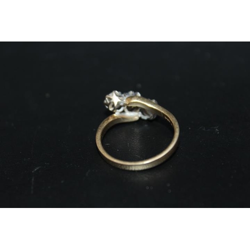 294 - AN 18 CARAT GOLD 1 CARAT THREE STONE DIAMOND RING, the central brilliant cut diamond being of an est... 