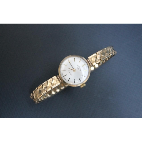 343 - A LADIES 9 CARAT GOLD ROTARY WRIST WATCH, on expandable steel bracelet, Dia 2 cm Condition Report:wo... 