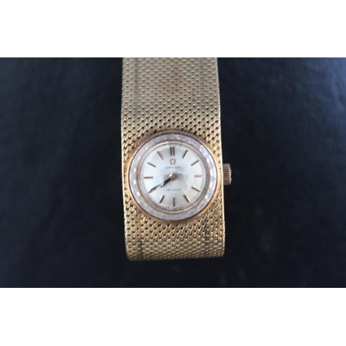 347 - A HALLMARKED 18 CARAT GOLD LADIES OMEGA WRIST WATCH, inner casing stamped 'Omega Watch Co Fab Swisse... 