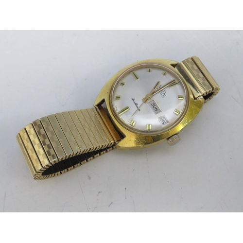 350 - TWO VINTAGE WRIST WATCHES, comprising a Kienzle day / date watch, together with a Mudu day / date do... 