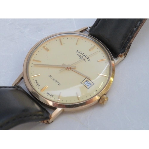 354 - A 9CT GOLD CASED ROTARY DAY / DATE QUARTZ WRISTWATCH, on leather strap, dial Dia. 3 cm