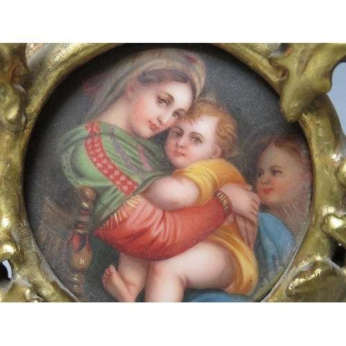 66 - AFTER RAPHAEL - A 19TH CENTURY CONTINENTAL CIRCULAR PORCELAIN PLAQUE OF THE MADONNA & CHILD, unsigne... 