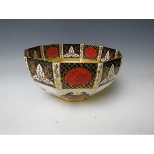 736 - AN ABBEYDALE BONE CHINA CHRYSANTHEMUM IMARI PATTERN BOWL, Dia. 26 cm