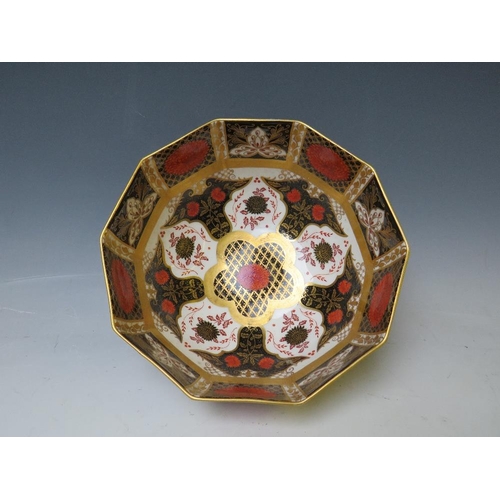 736 - AN ABBEYDALE BONE CHINA CHRYSANTHEMUM IMARI PATTERN BOWL, Dia. 26 cm