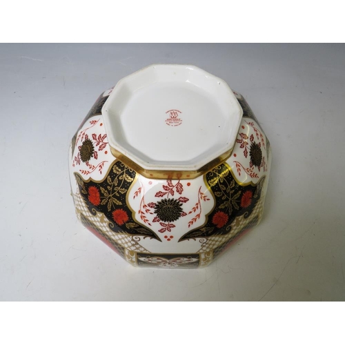 736 - AN ABBEYDALE BONE CHINA CHRYSANTHEMUM IMARI PATTERN BOWL, Dia. 26 cm