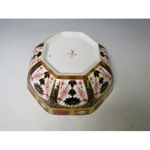 737 - A ROYAL CROWN DERBY OLD IMARI PATTERN OCTAGONAL BOWL, pattern no. 1128, Dia. 24.5 cm A/FCondition Re... 