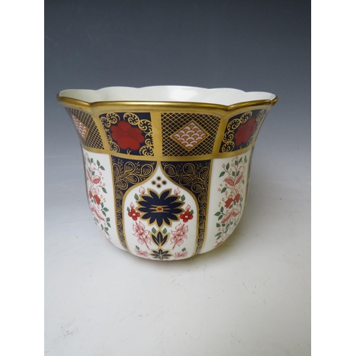 738 - A ROYAL CROWN DERBY OLD IMARI PATTERN PLANTER, pattern no. 1128, H 16.5 cm