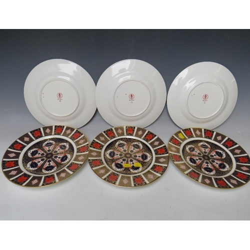 747 - SIX ROYAL CROWN DERBY IMARI PATTERN PLATES, pattern no. 1128, Dia 27 cm