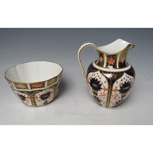 761 - A ROYAL CROWN DERBY IMARI PATTERN MILK JUG AND SUGAR BOWL, JUG h 14 CM, SUGAR BOWL h 7 CM