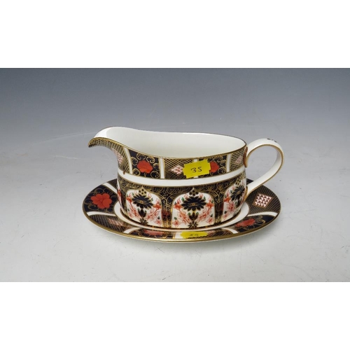 765 - A ROYAL CROWN DERBY IMARI PATTERN 1128 GRAVY / SAUCE BOAT AND STAND