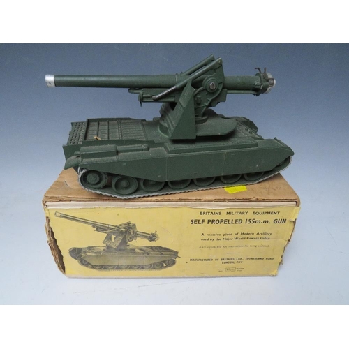 885 - A BRITAINS MILITARY SELF PROPELLED 155 m. m. GUN, boxed