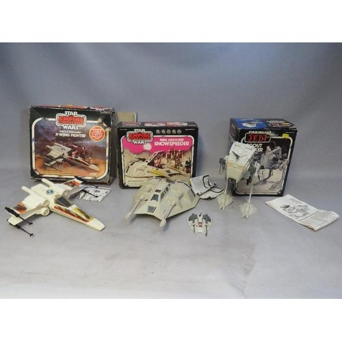 886 - THREE BOXED STAR WARS ITEMS TO INCLUDE RETURN OF THE JEDI SCOUT WALKER, Empire Strikes Back Battle D... 