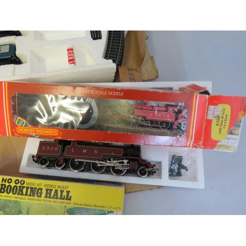 898 - THREE BOXED HORNBY '00' GAUGE TRAIN SETS TO INCLUDE DIESEL INTERCITY SET WITH THREE CARRIAGES, Hornb... 