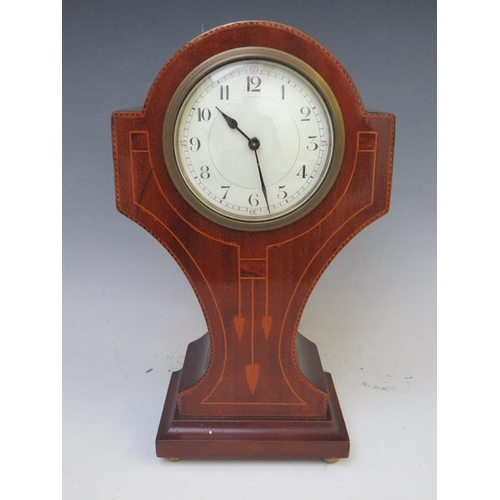 903 - AN EDWARDIAN MAHOGANY AND INLAID MANTLE CLOCK, with French movement, standing on four small gilt bun... 