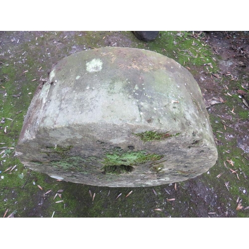 956 - AN ANTIQUE SANDSTONE MILL STONE , Dia. 67 cm