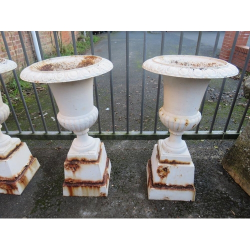 958 - A SET OF FOUR WHITE PAINTED CAST URNS ON STANDS, H 89 cm (4)