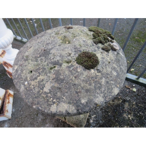 959 - A LARGE ANTIQUE SANDSTONE STADDLE STONE, H 82 cm