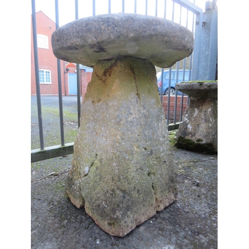 959 - A LARGE ANTIQUE SANDSTONE STADDLE STONE, H 82 cm